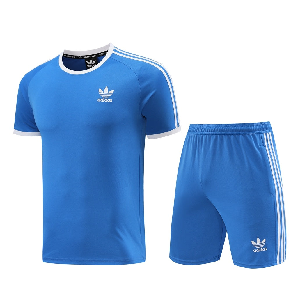 Completo con pantaloncini basic azzurro