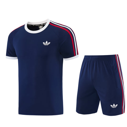 Completo con pantaloncini righe color blu