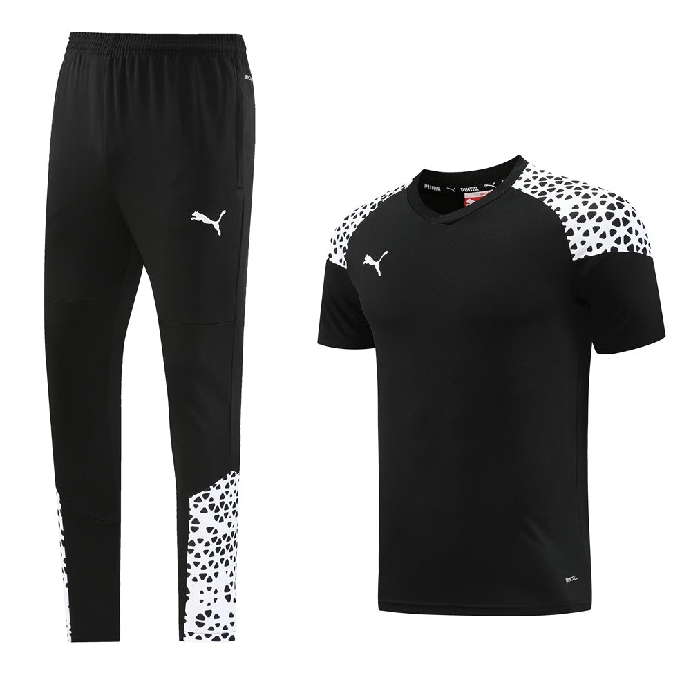 Completo con pantaloni lunghi dettagli fantasy nero