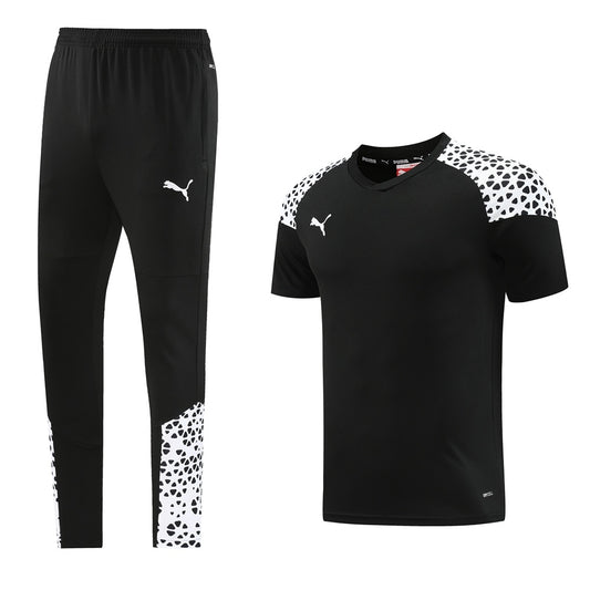 Completo con pantaloni lunghi dettagli fantasy nero