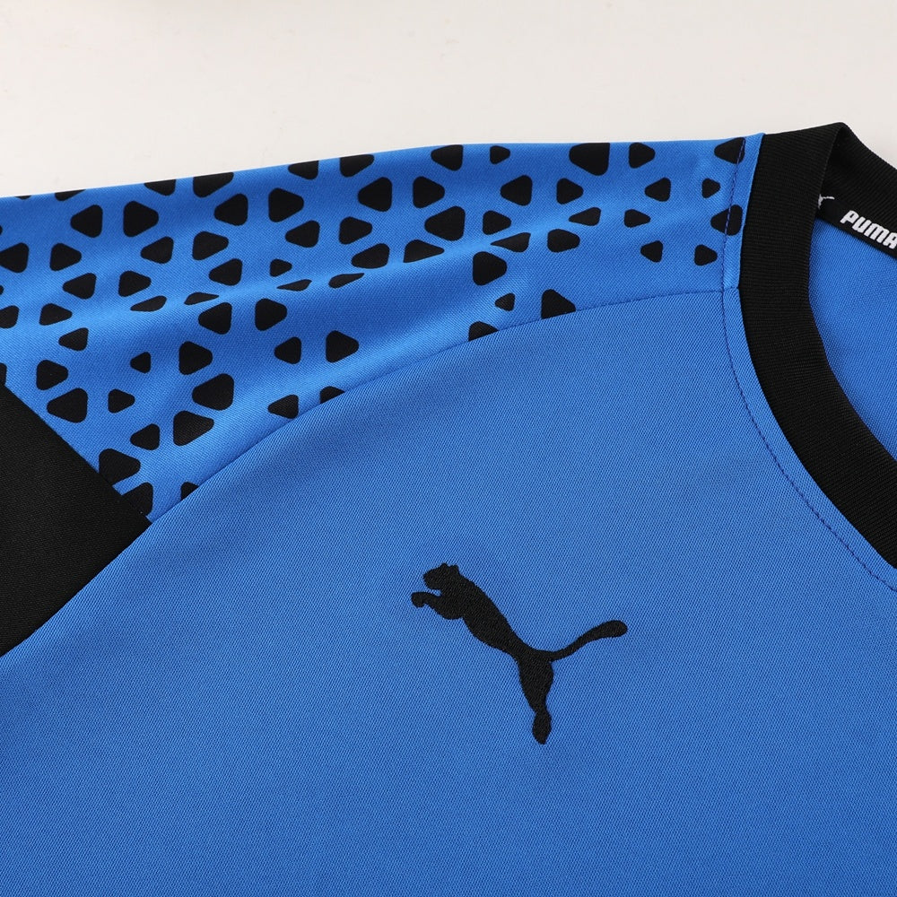 Completo con pantaloni lunghi dettagli fantasy blu