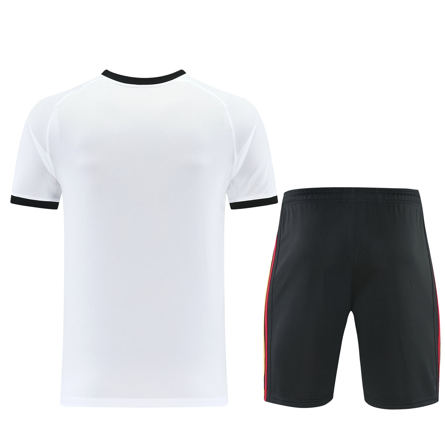 Completo con pantaloncini righe color bianco