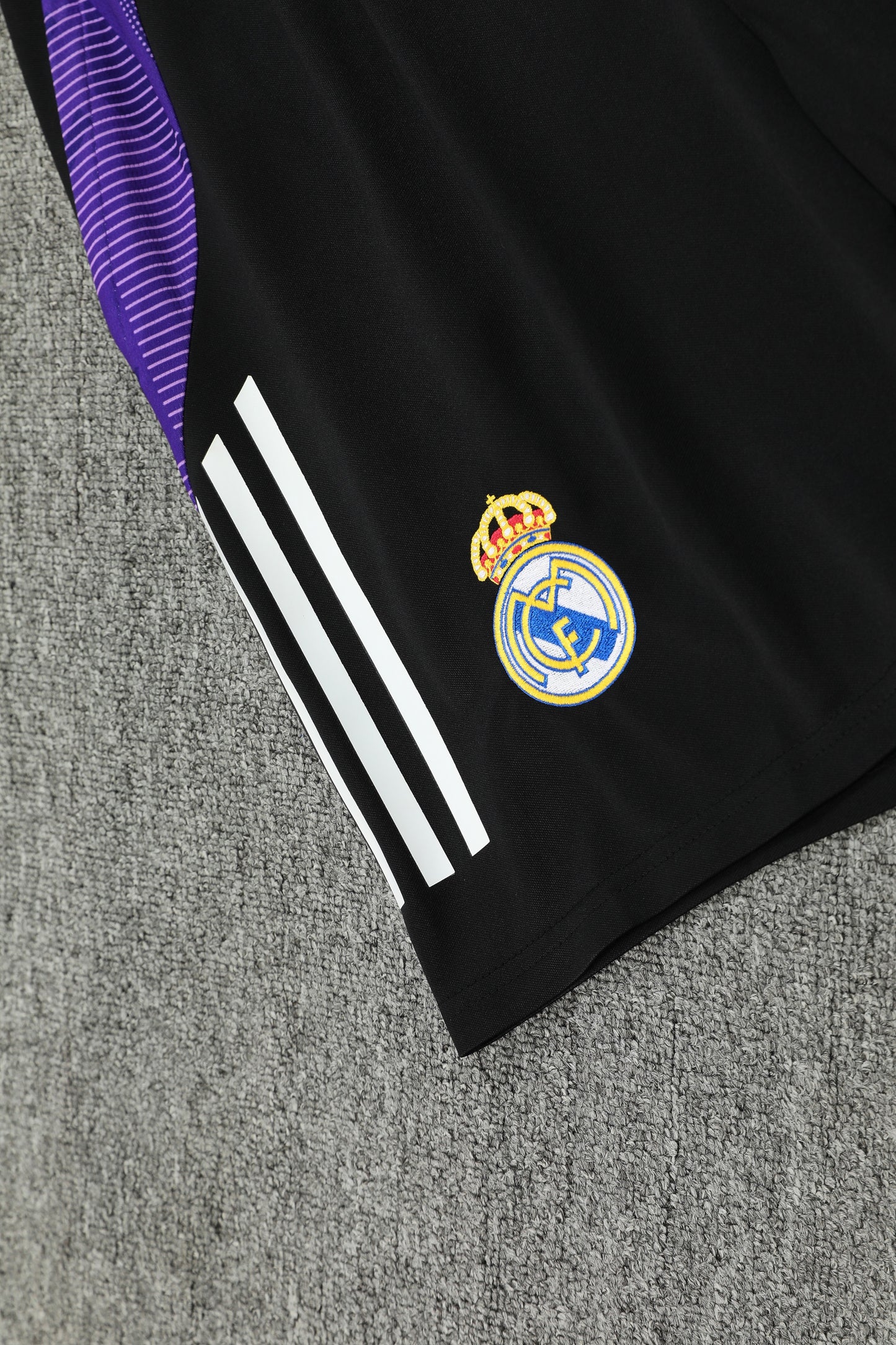 Real Madrid bianco e viola 2025