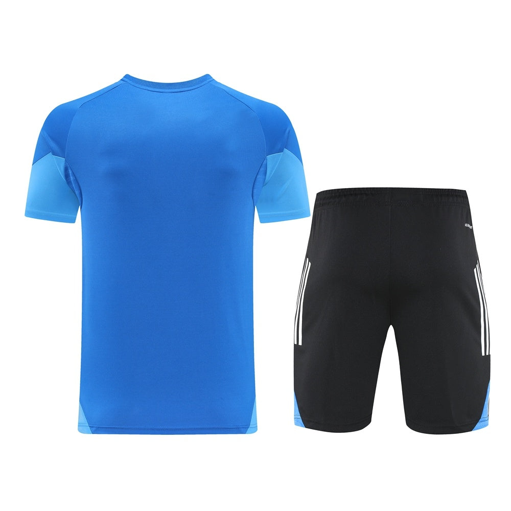 Completo con pantaloncini righe spalle azzurro e nero