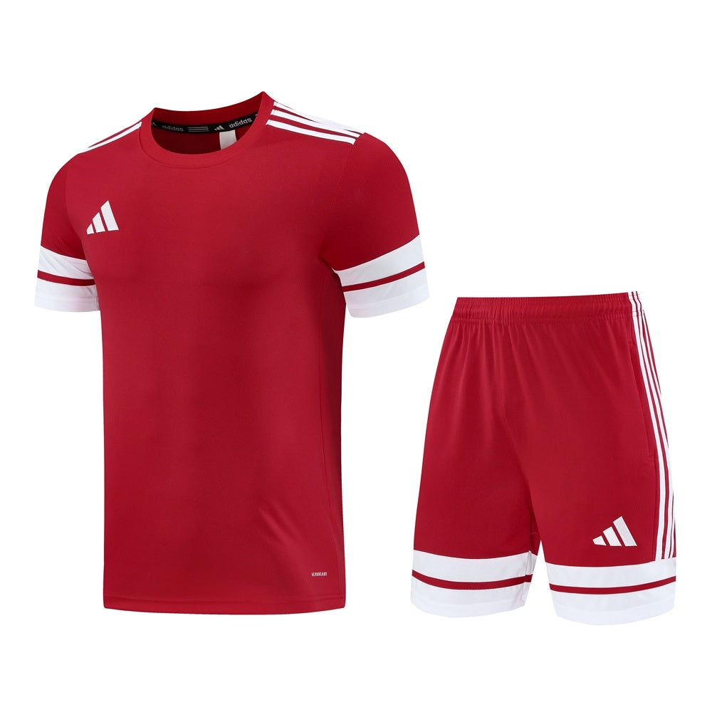 Completo con pantaloncini doppia riga rosso