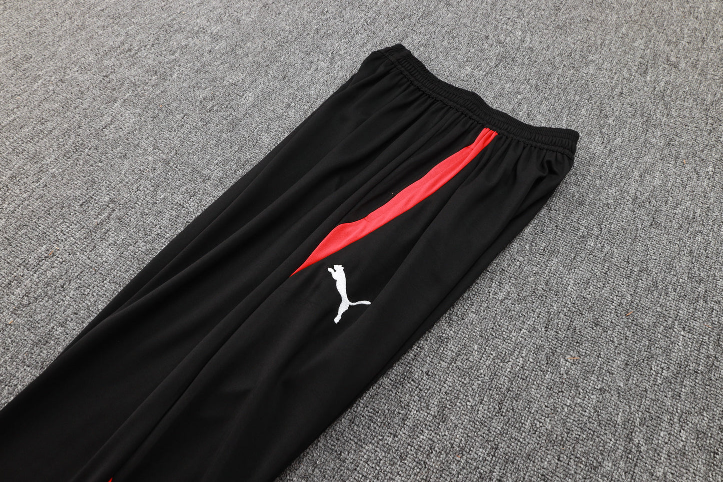 Tuta Milan con cappuccio 2024/2025